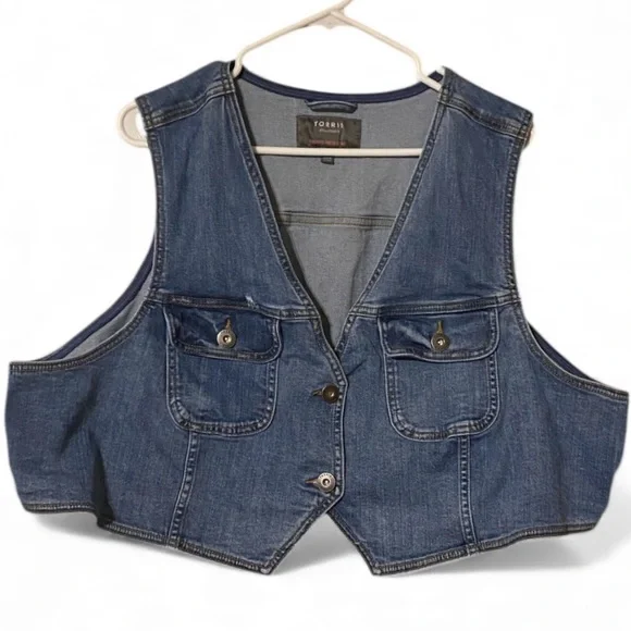 Torrid Denim Button-up Short Vest Women 4X Blue Pockets Distressed Western Rodeo - Picture 1 of 14